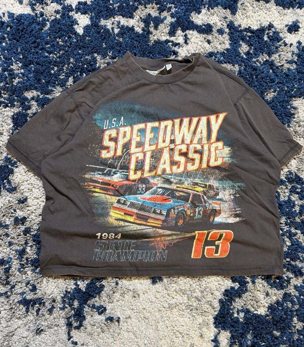 No Boundaries Speedway Classic Graphic Tee Size L Brown Racing Car 1984